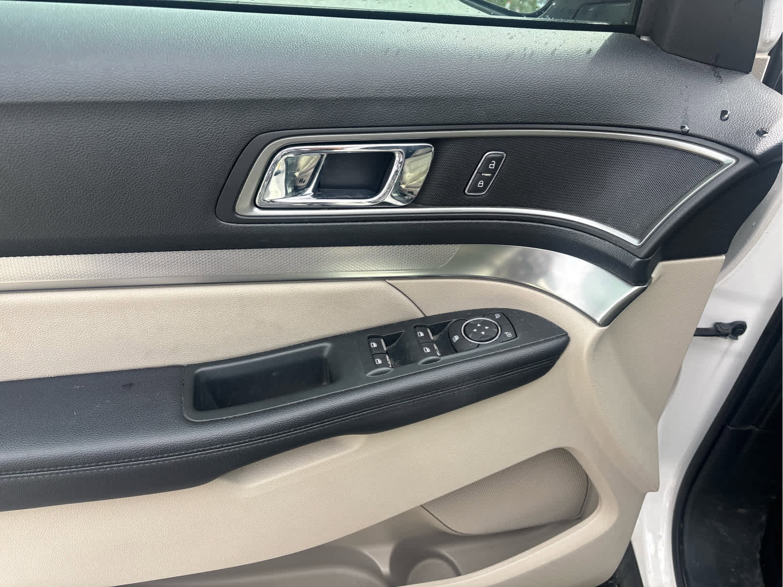 Used 2019 Ford Explorer XLT w/ Equipment Group 202A image 6