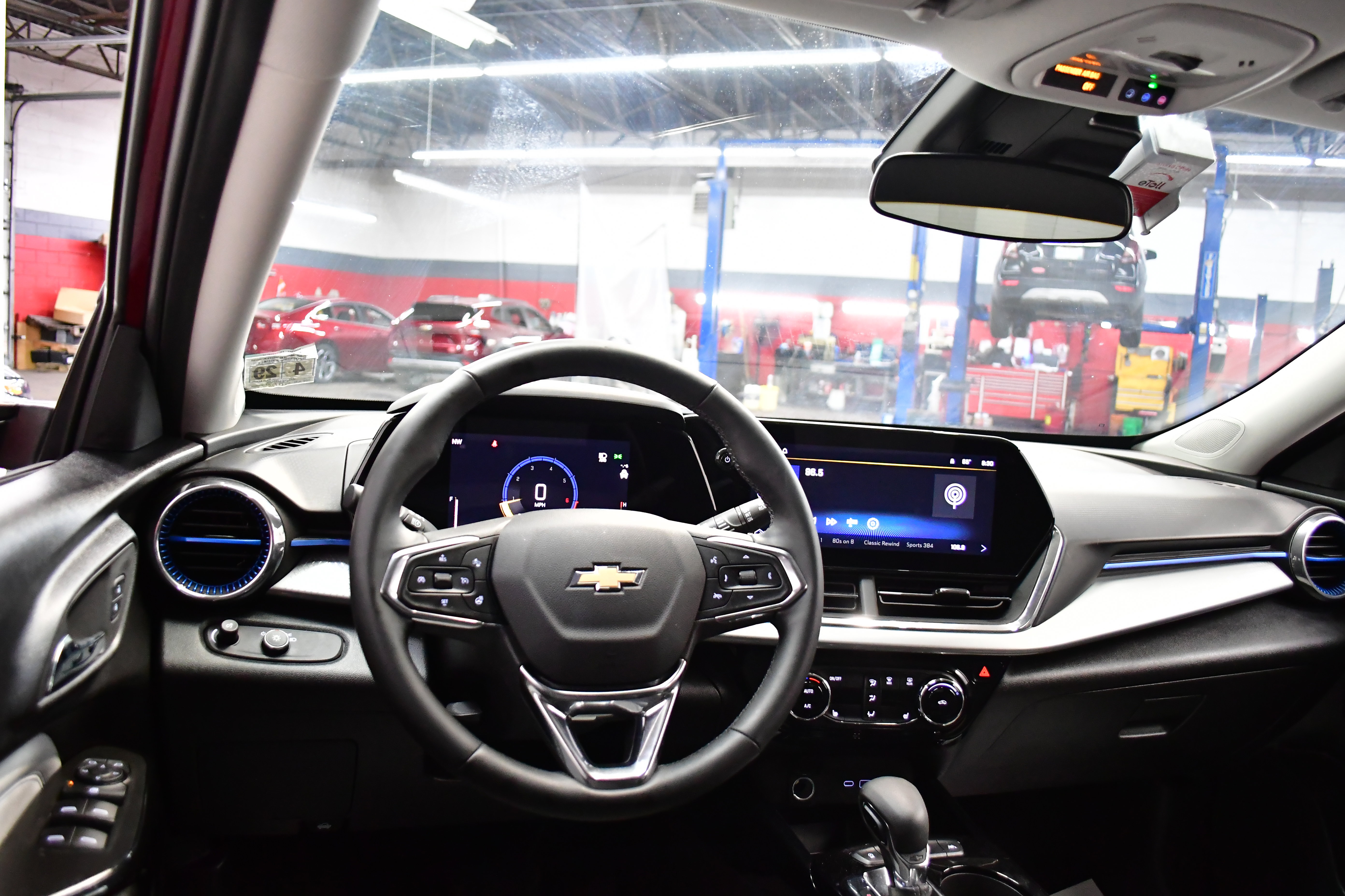 Used 2025 Chevrolet Trax LT w/ LT Convenience Package image 9