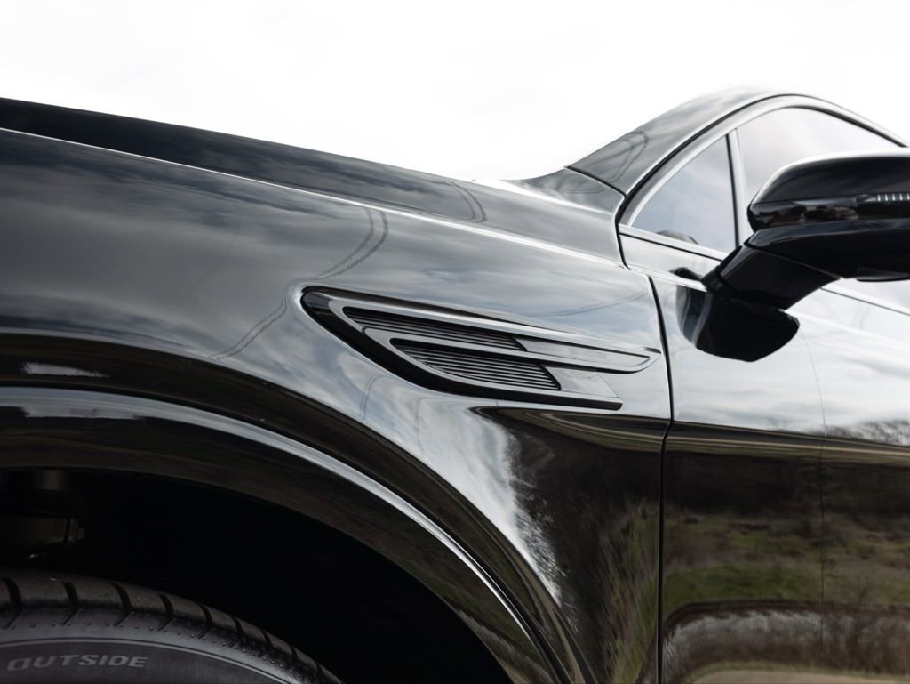 Used 2025 Bentley Bentayga V8 image 21