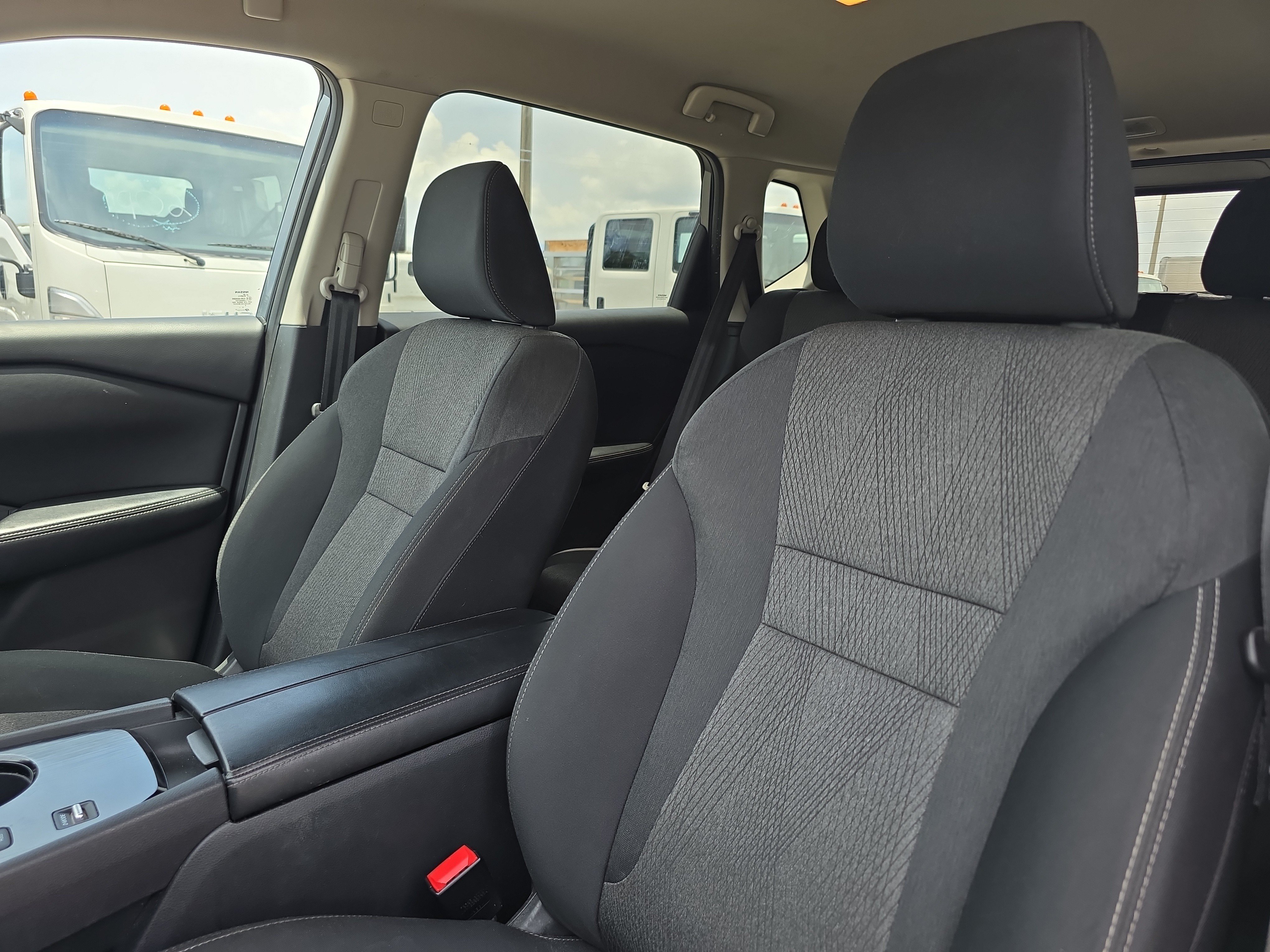 Used 2024 Nissan Rogue SV FWD image 25
