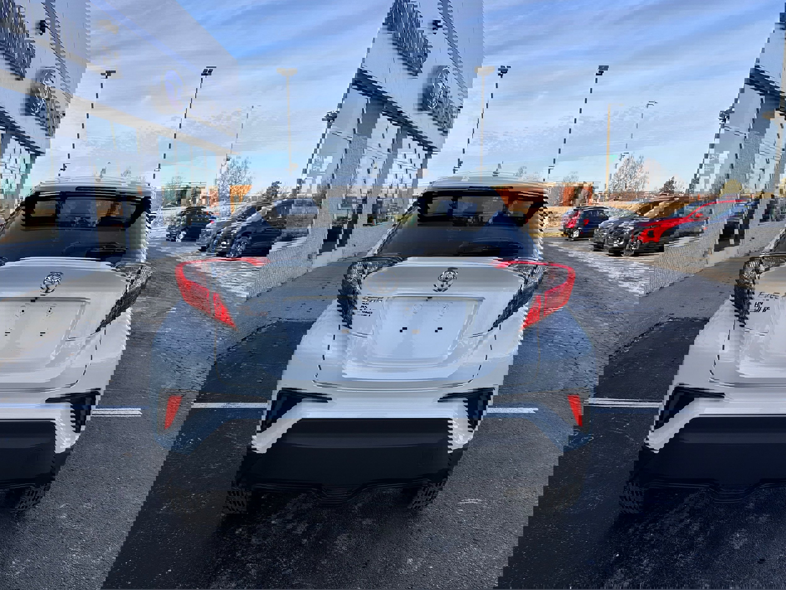 Used 2018 Toyota C-HR image 4