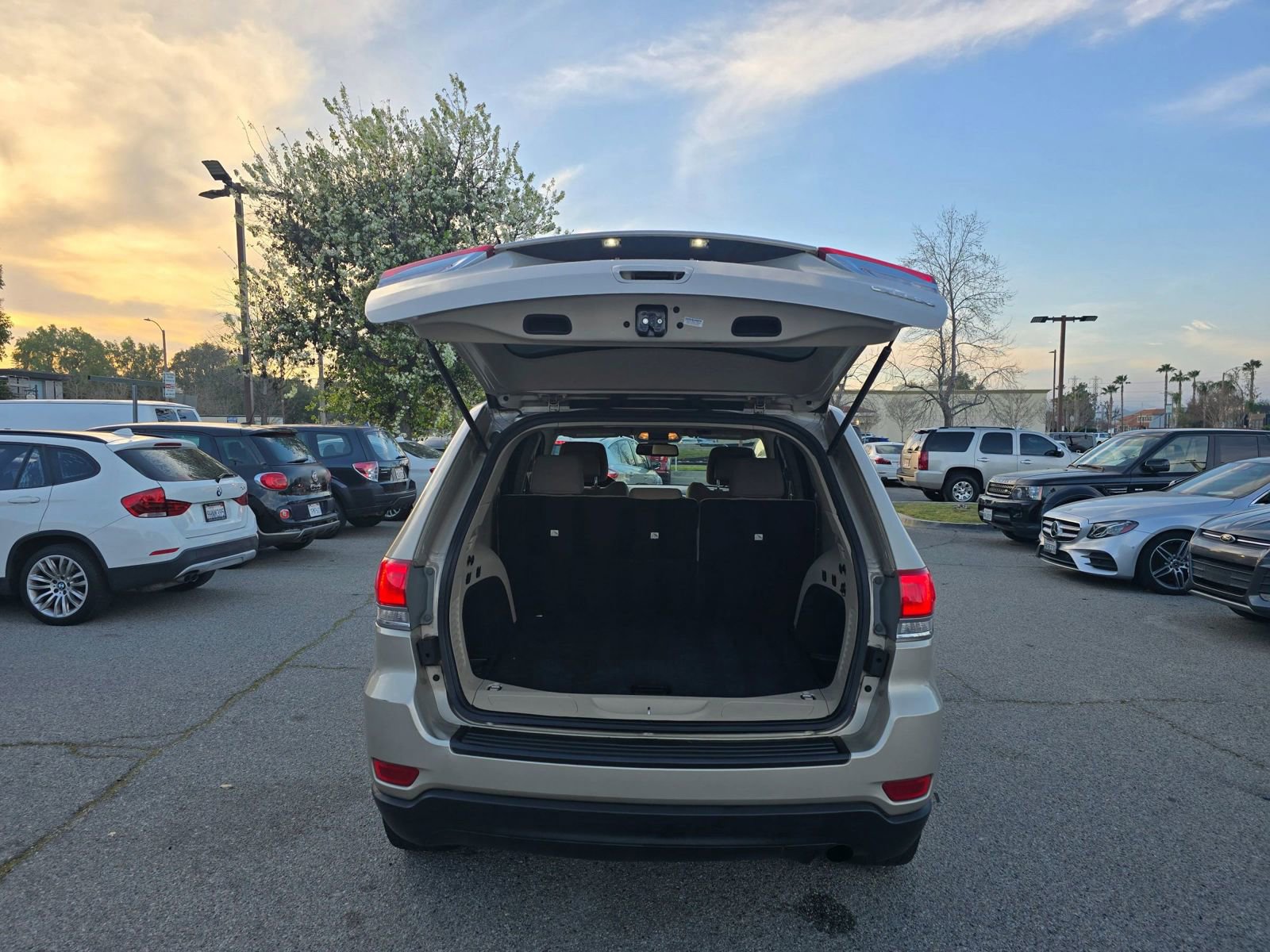 Used 2014 Jeep Grand Cherokee Laredo w/ Quick Order Package 23E RWD image 9