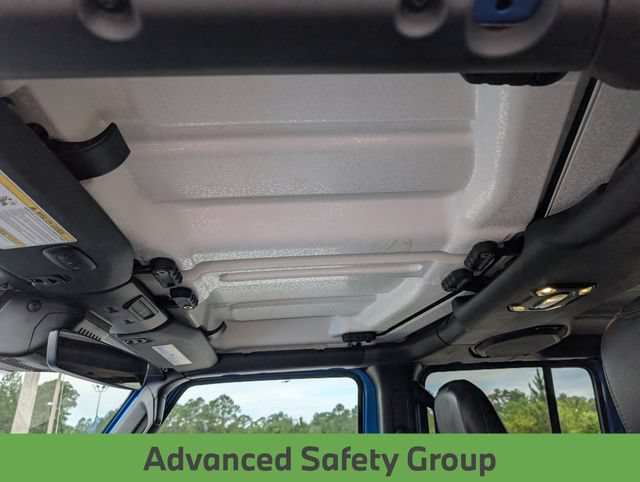 Used 2022 Jeep Wrangler Unlimited Sahara w/ Safety Group AWD/4WD image 18