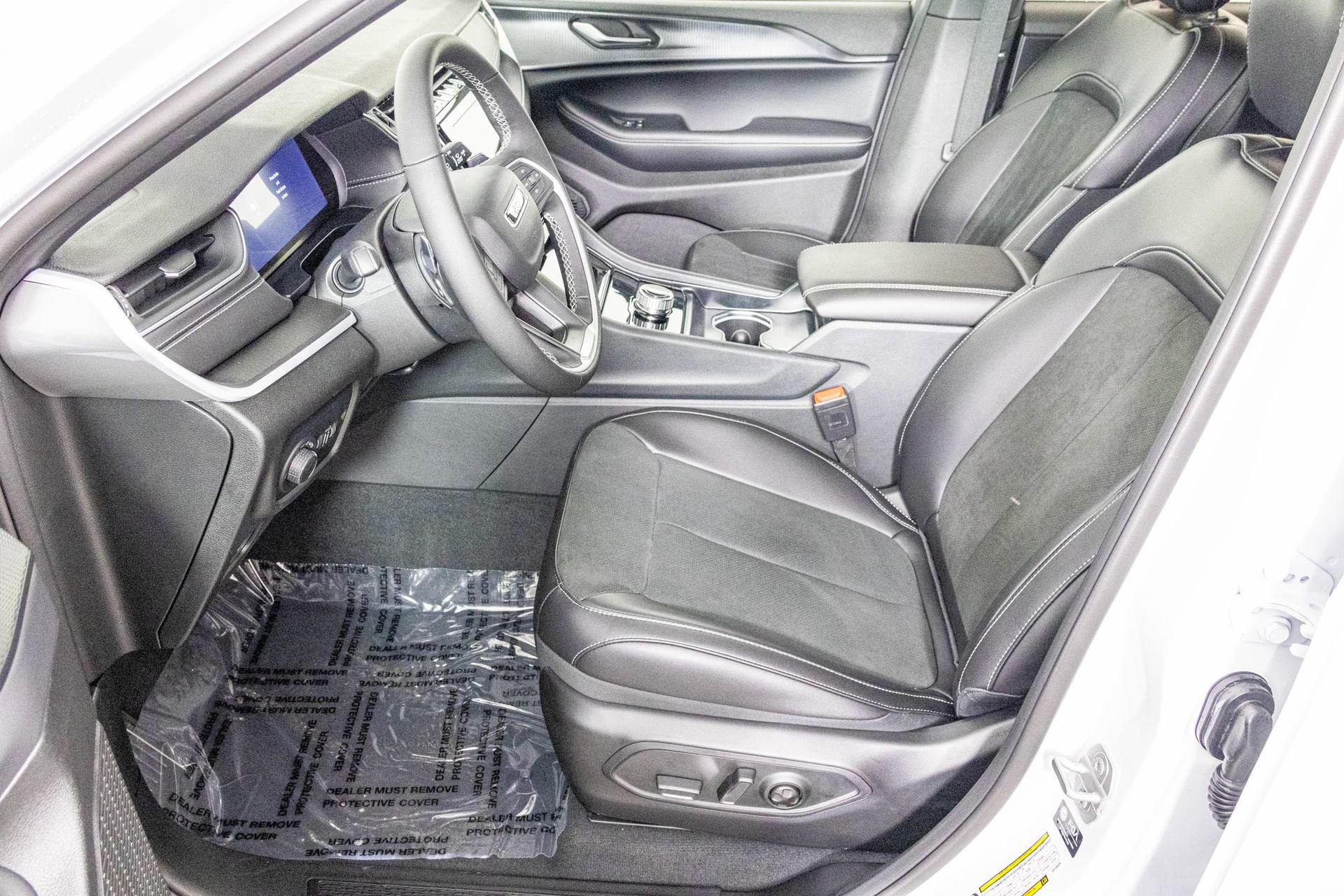 New 2025 Jeep Grand Cherokee L Altitude image 17