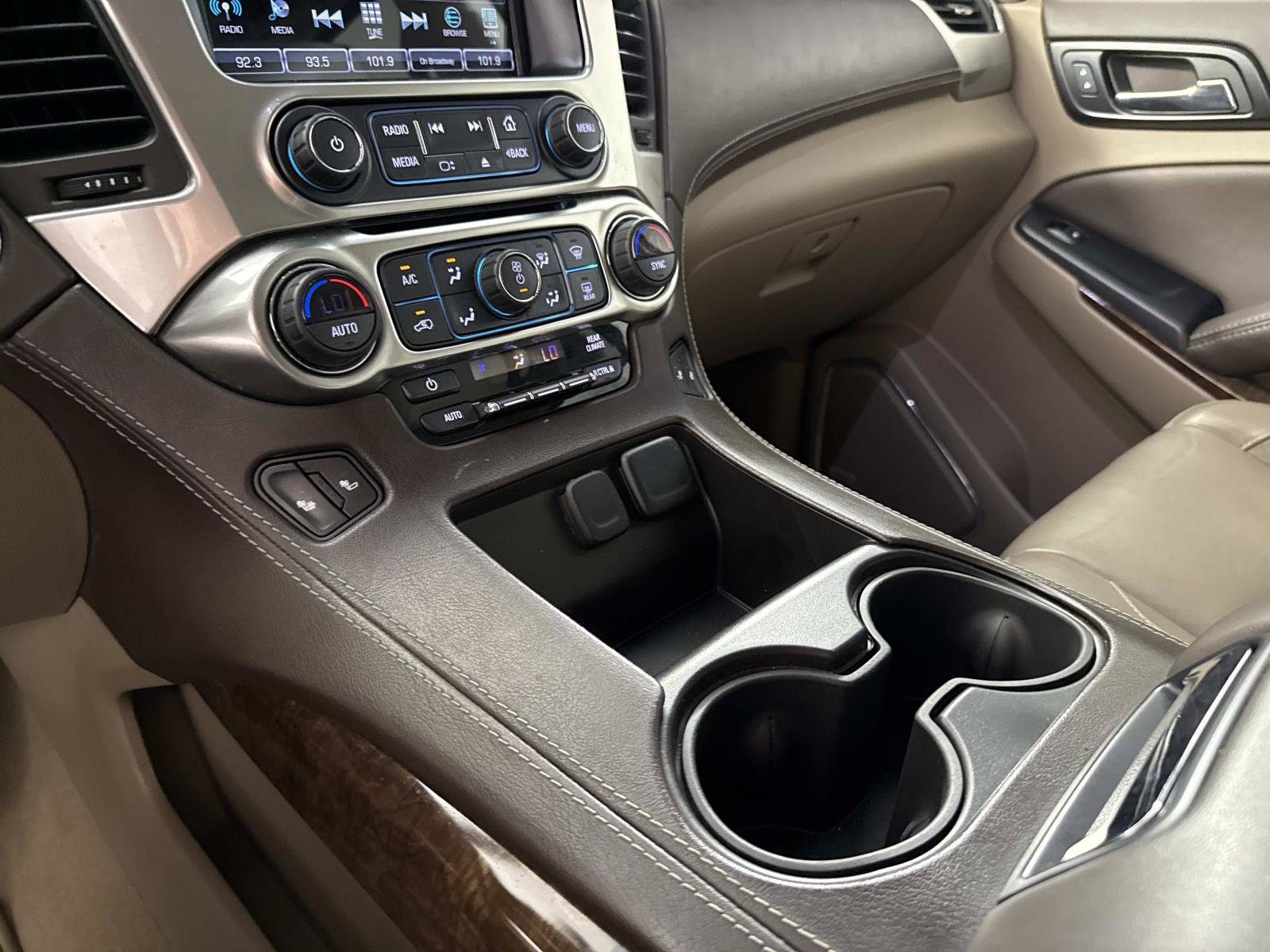 Used 2019 Chevrolet Tahoe LT w/ Luxury Package AWD/4WD image 27