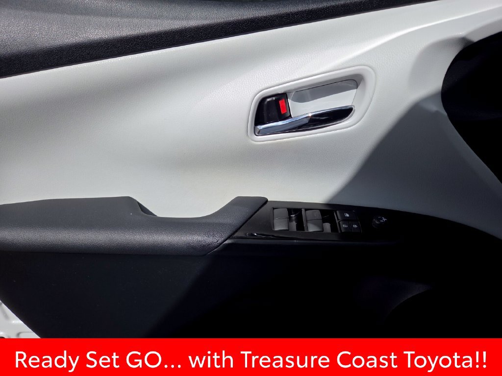 Used 2021 Toyota Prius LE FWD image 28