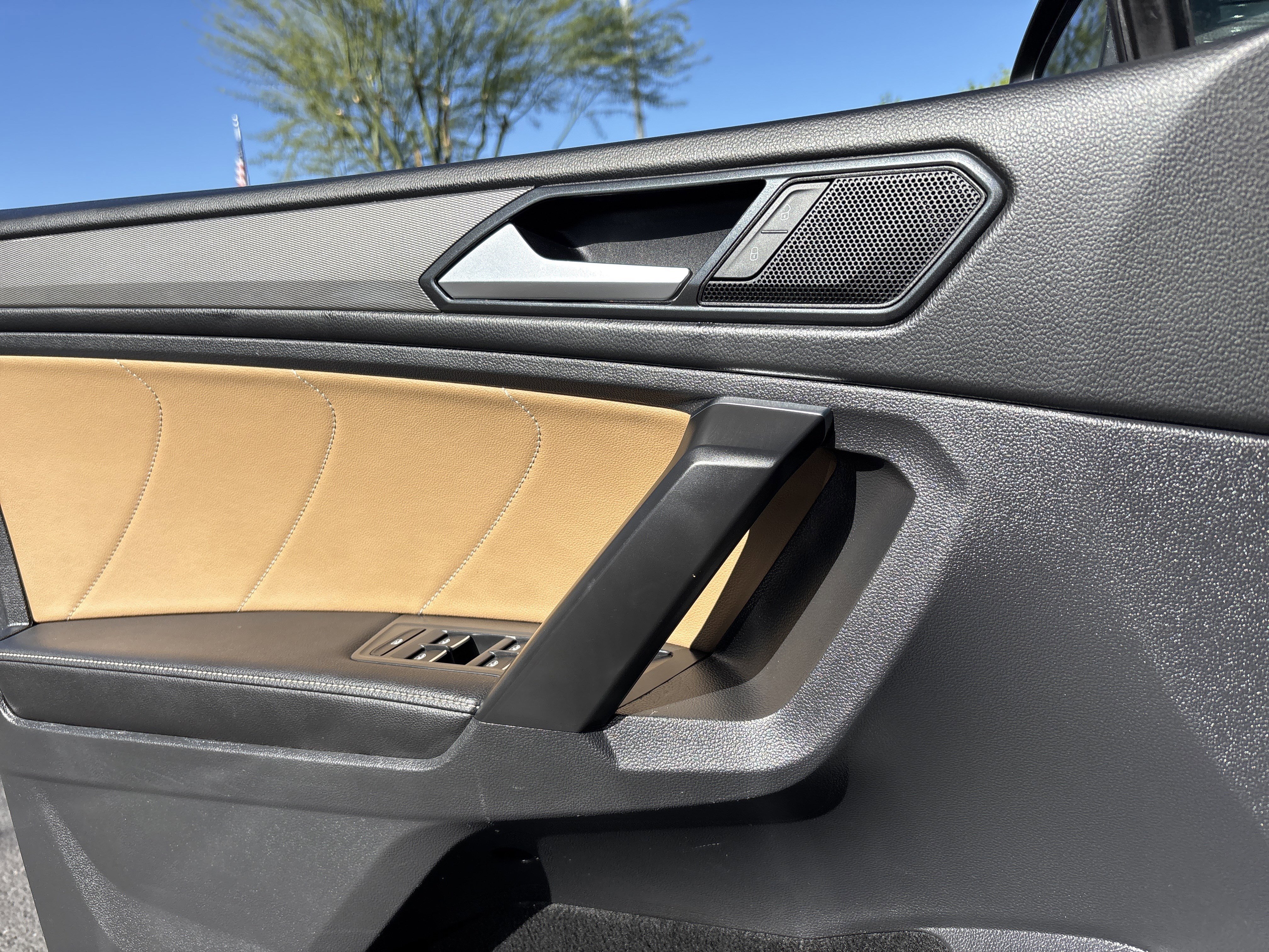 Used 2022 Volkswagen Tiguan SE image 21