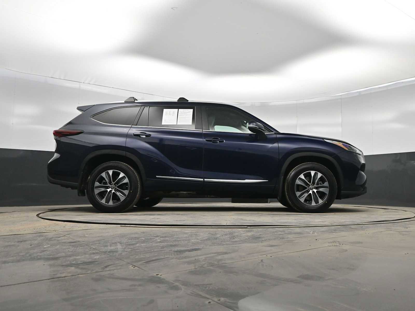 Used 2024 Toyota Highlander XLE image 37