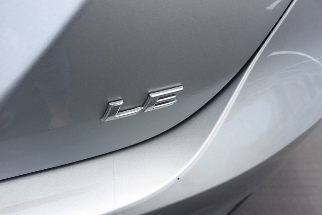 Used 2020 Toyota Camry LE image 7