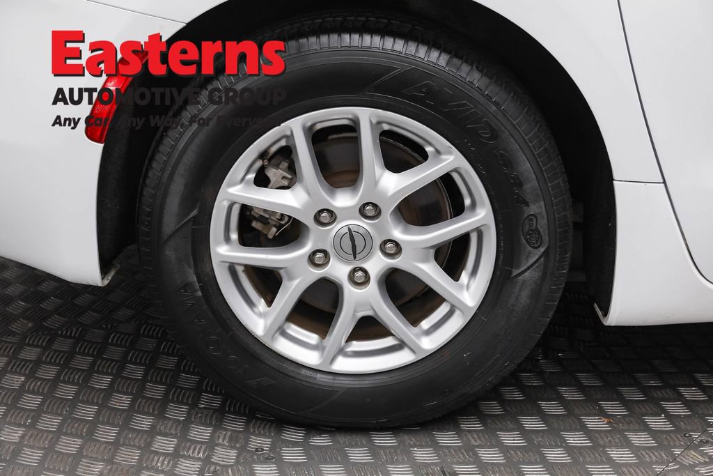 Used 2023 Chrysler Voyager LX FWD image 30