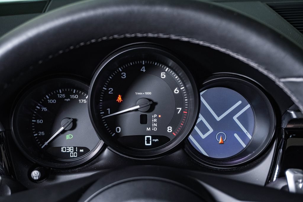 Certified 2025 Porsche Macan AWD/4WD image 20