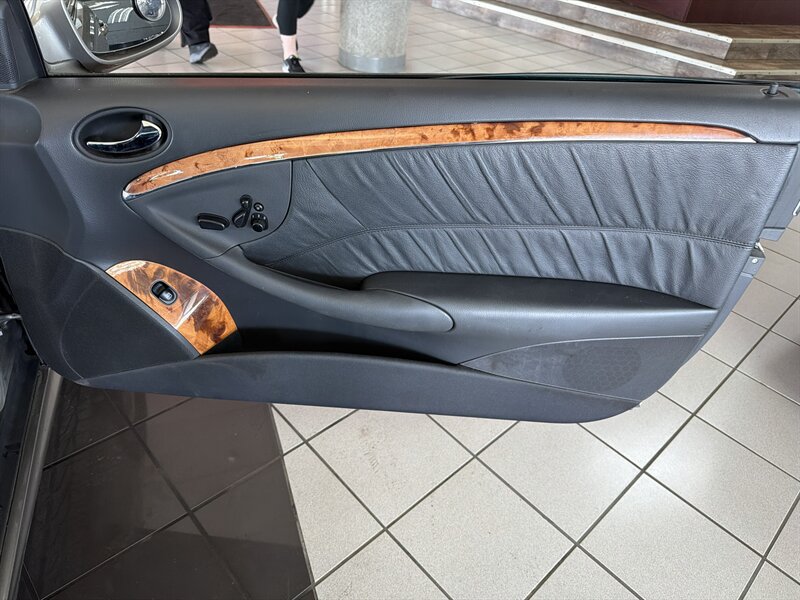 Used 2005 Mercedes-Benz CLK 500 Cabriolet image 23