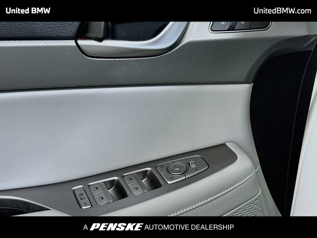 Used 2022 Hyundai Palisade SEL w/ Premium Package FWD image 3