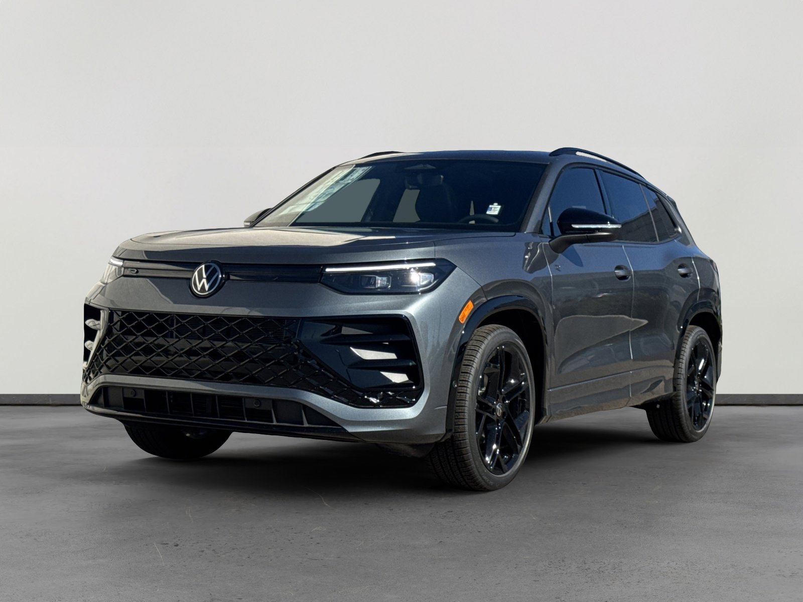 New 2026 Volkswagen Tiguan SE R-Line image 1