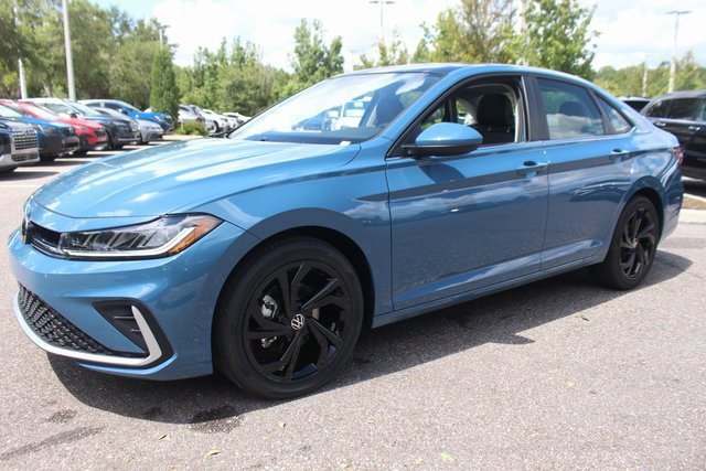 New 2025 Volkswagen Jetta SE image 3