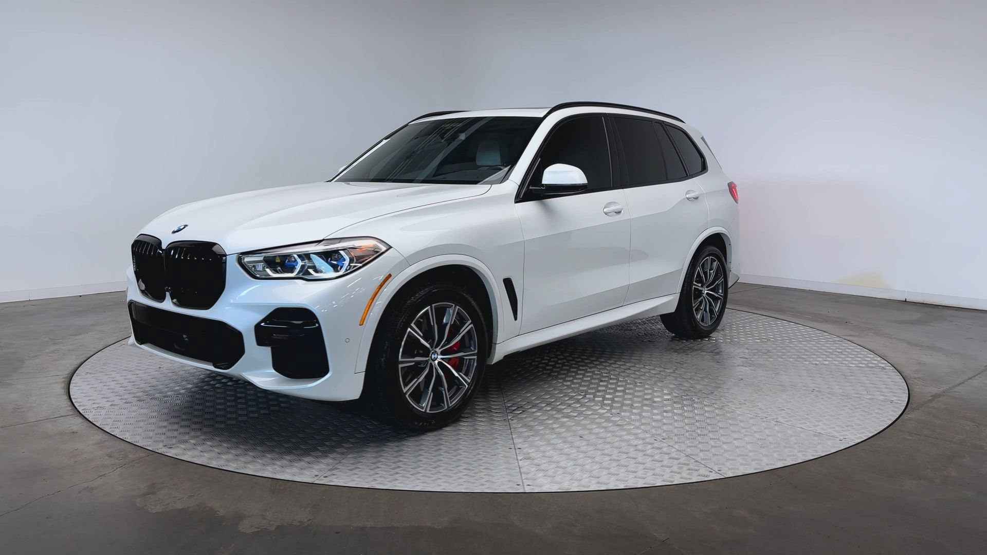 Used 2023 BMW X5 M50i w/ Executive Package AWD/4WD image 4