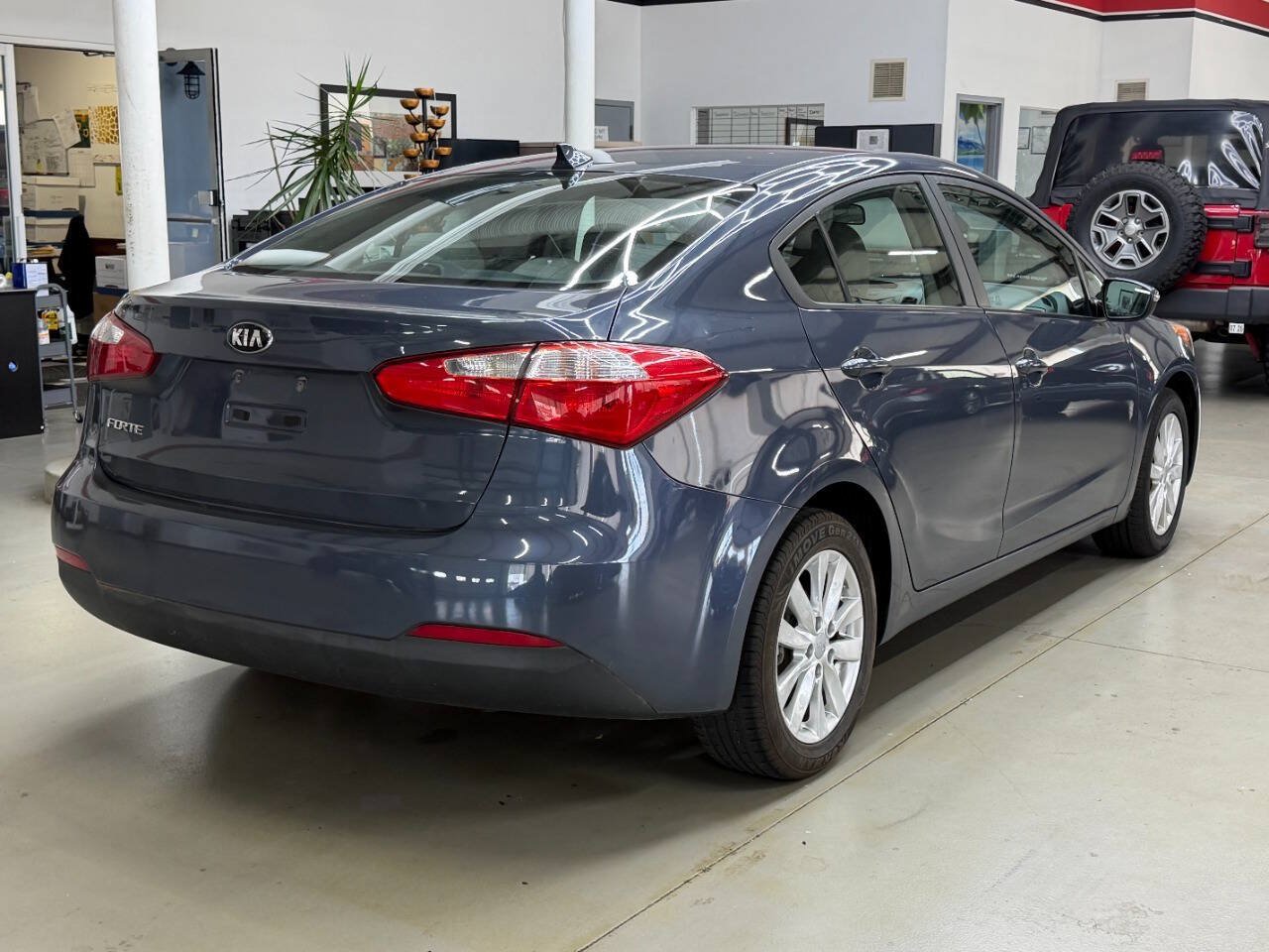 Used 2014 Kia Forte LX w/ Popular Package FWD image 2
