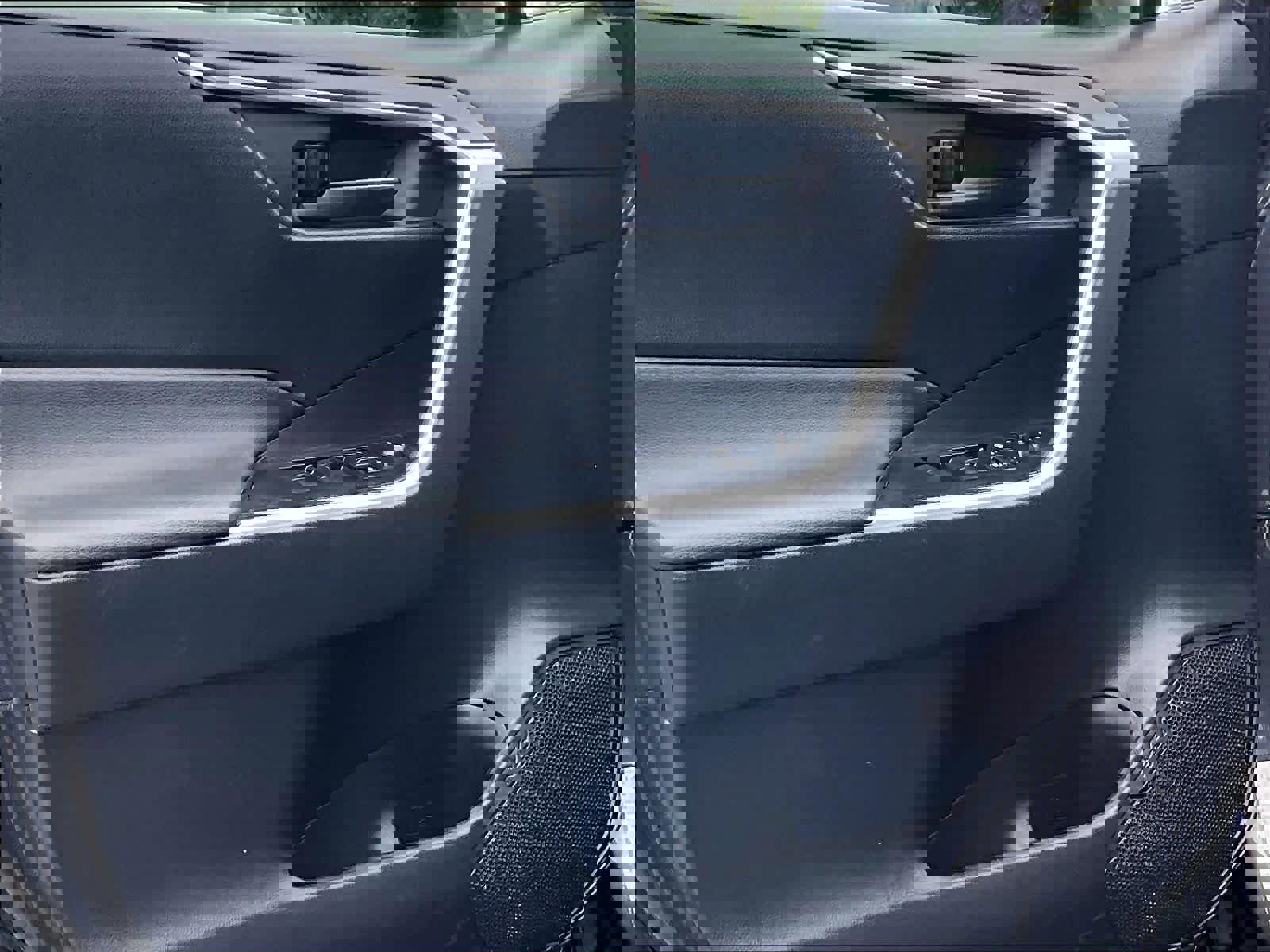 Used 2025 Toyota RAV4 LE image 9