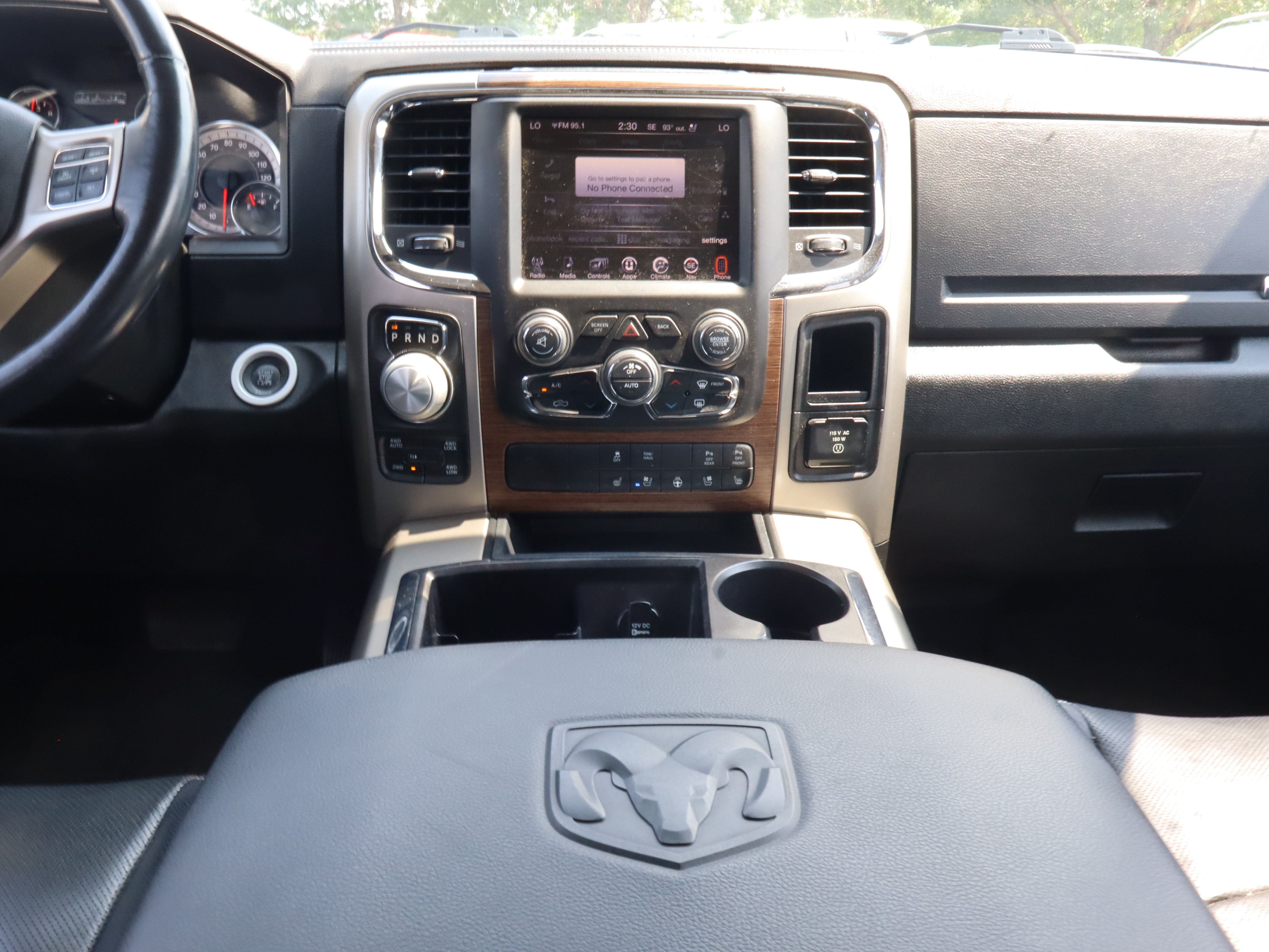 Used 2014 RAM 1500 Laramie w/ Convenience Group AWD/4WD image 12
