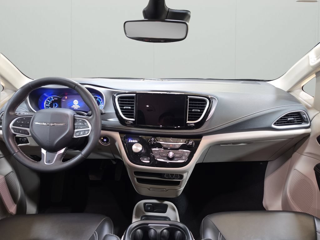 Used 2024 Chrysler Pacifica Limited FWD image 14