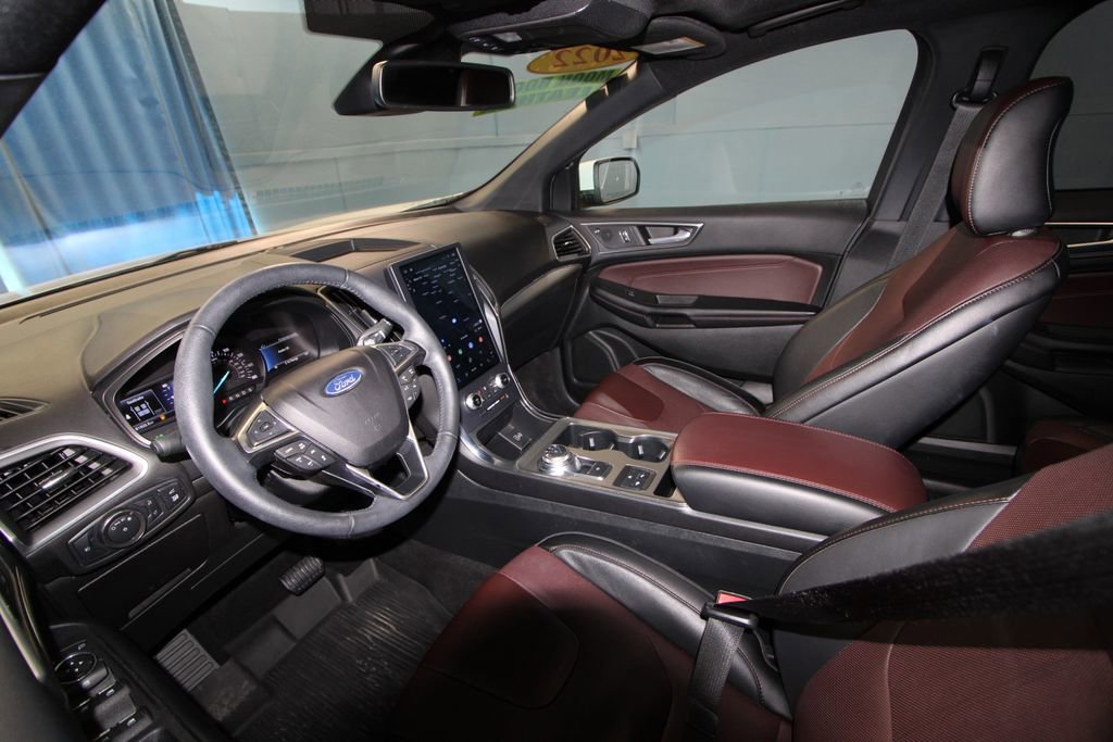 Used 2022 Ford Edge Titanium w/ Equipment Group 301A AWD/4WD image 2