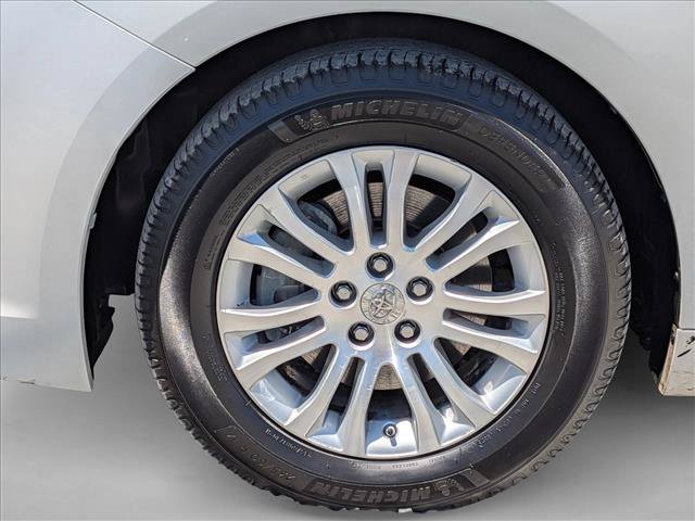 Used 2016 Toyota Sienna XLE FWD image 25