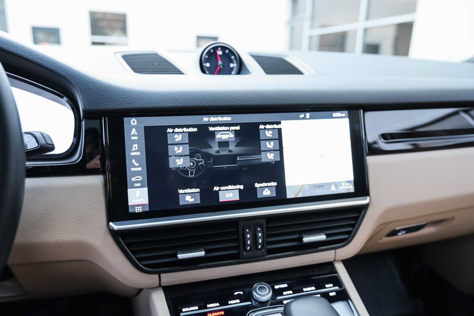 Used 2019 Porsche Cayenne AWD/4WD image 40