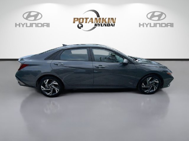 Used 2025 Hyundai Elantra Sport FWD image 5