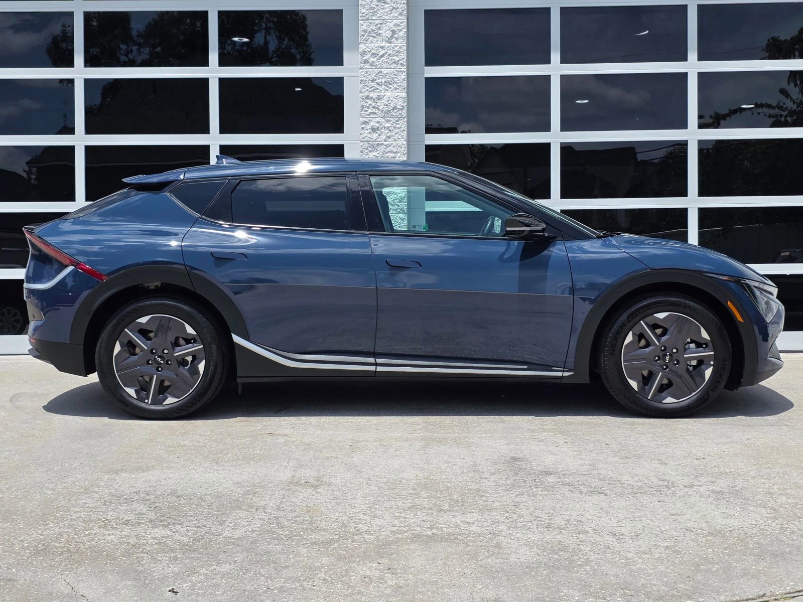 Used 2025 Kia EV6 Light RWD image 3