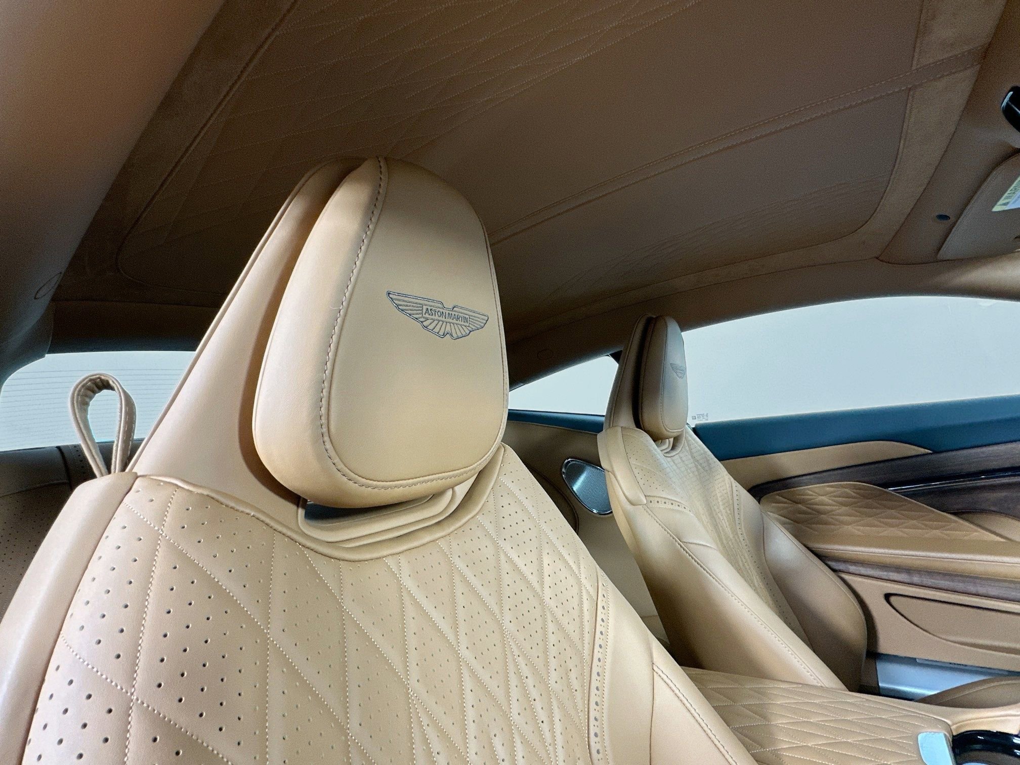 Used 2024 Aston Martin DB12 Coupe image 24