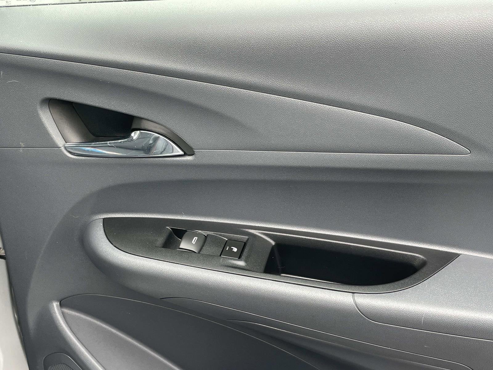 Used 2018 Chevrolet Bolt Premier FWD image 25