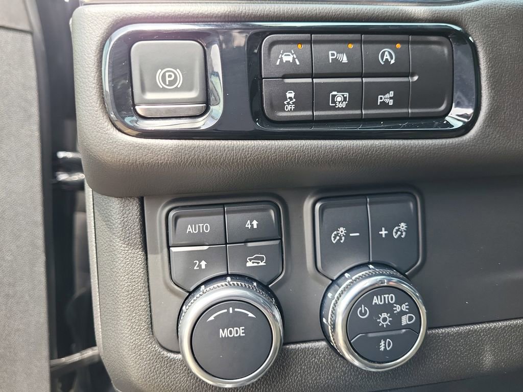 Used 2025 GMC Yukon Elevation w/ LPO, Elevation Black Package AWD/4WD image 23