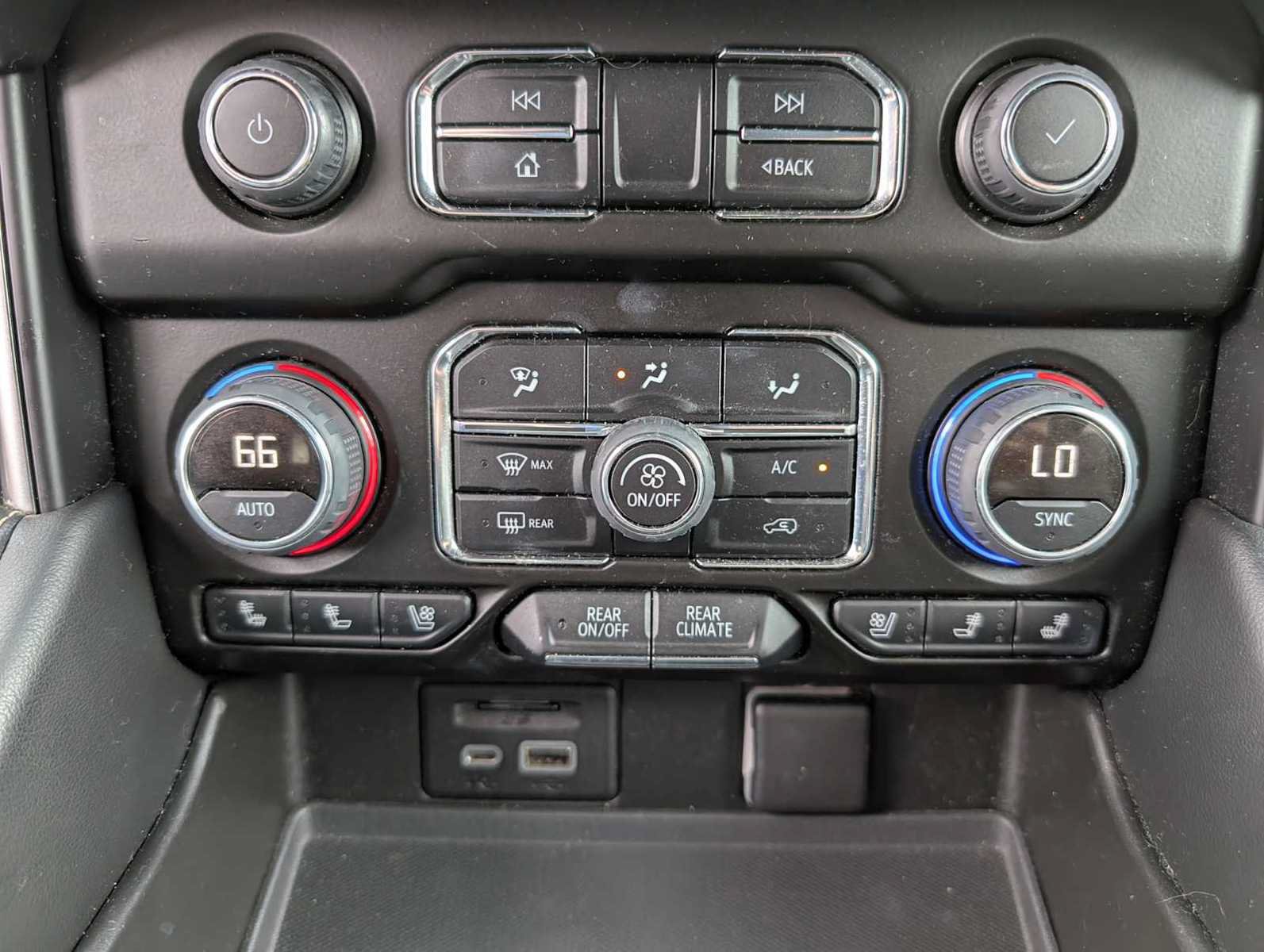 Used 2021 Chevrolet Tahoe Premier AWD/4WD image 32