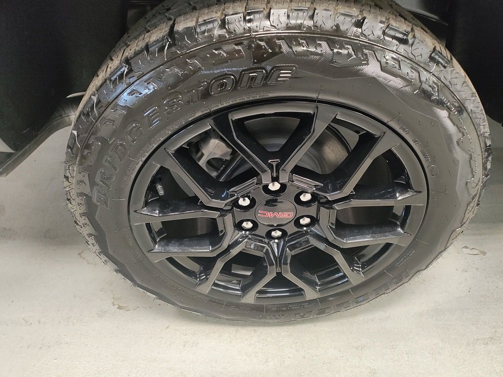 New 2026 GMC Canyon AT4 w/ Technology Plus Package image 3