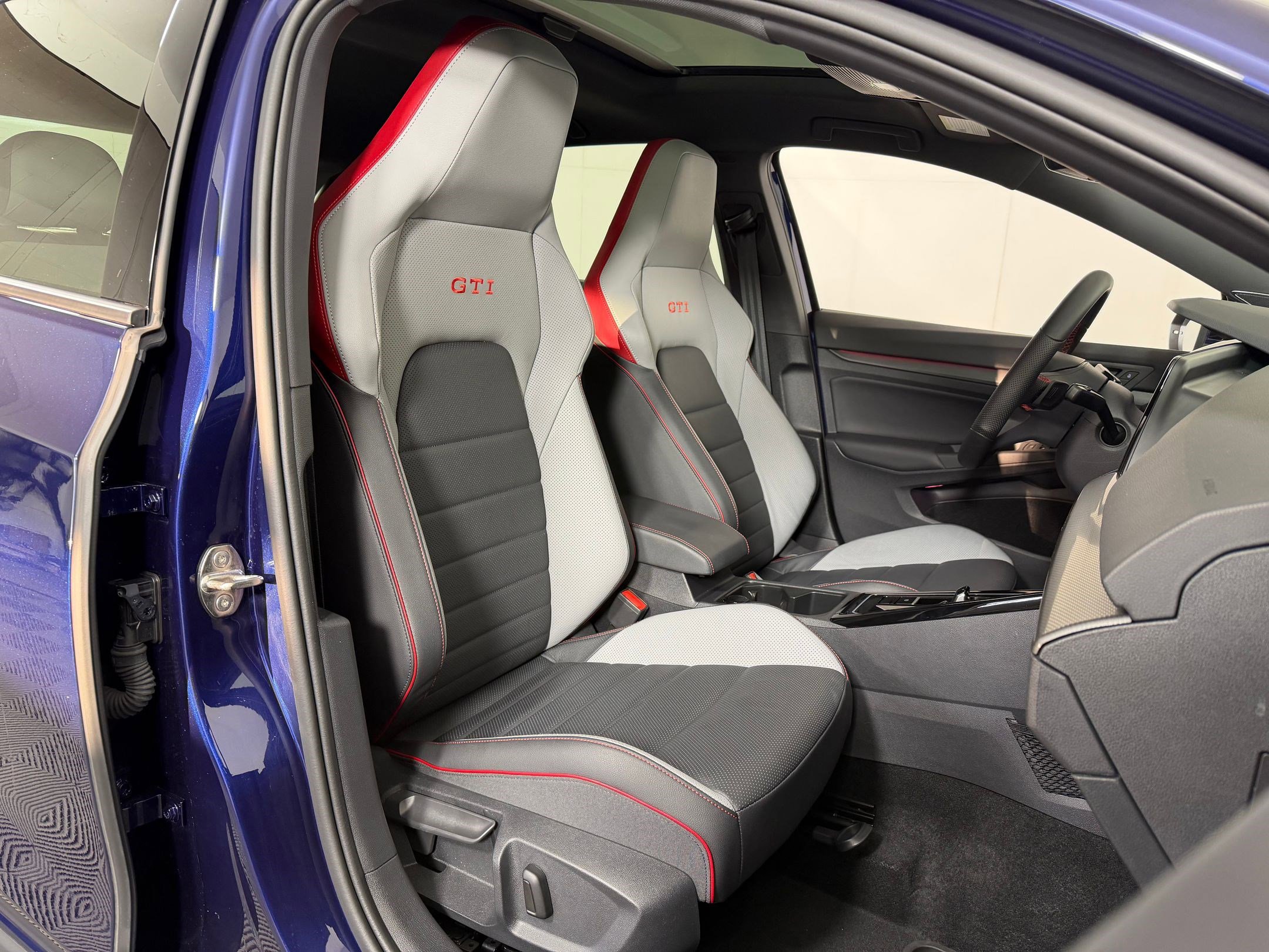 Used 2024 Volkswagen GTI Autobahn image 21