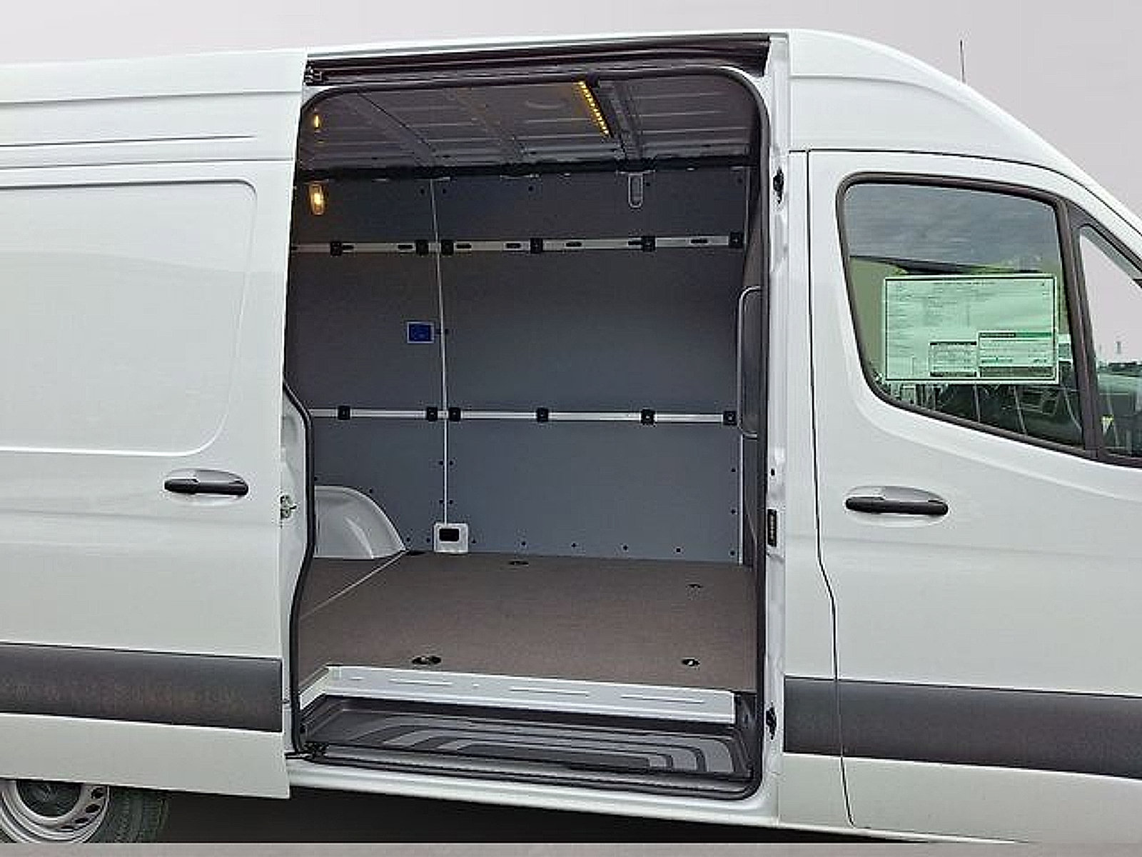 Used 2026 Mercedes-Benz Sprinter 2500 image 8