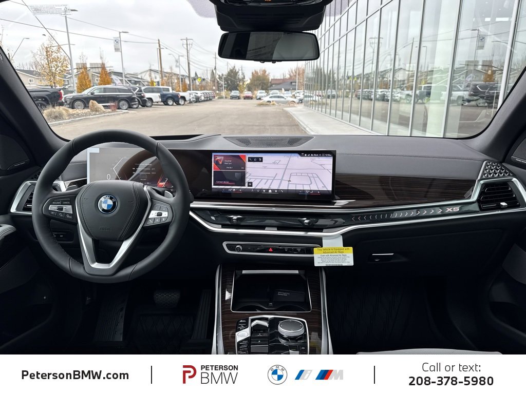 New 2026 BMW X5 xDrive50e image 2