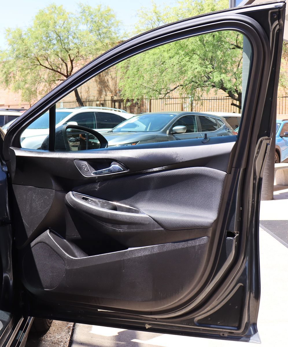 Used 2019 Chevrolet Cruze LT w/ Convenience Package FWD image 33
