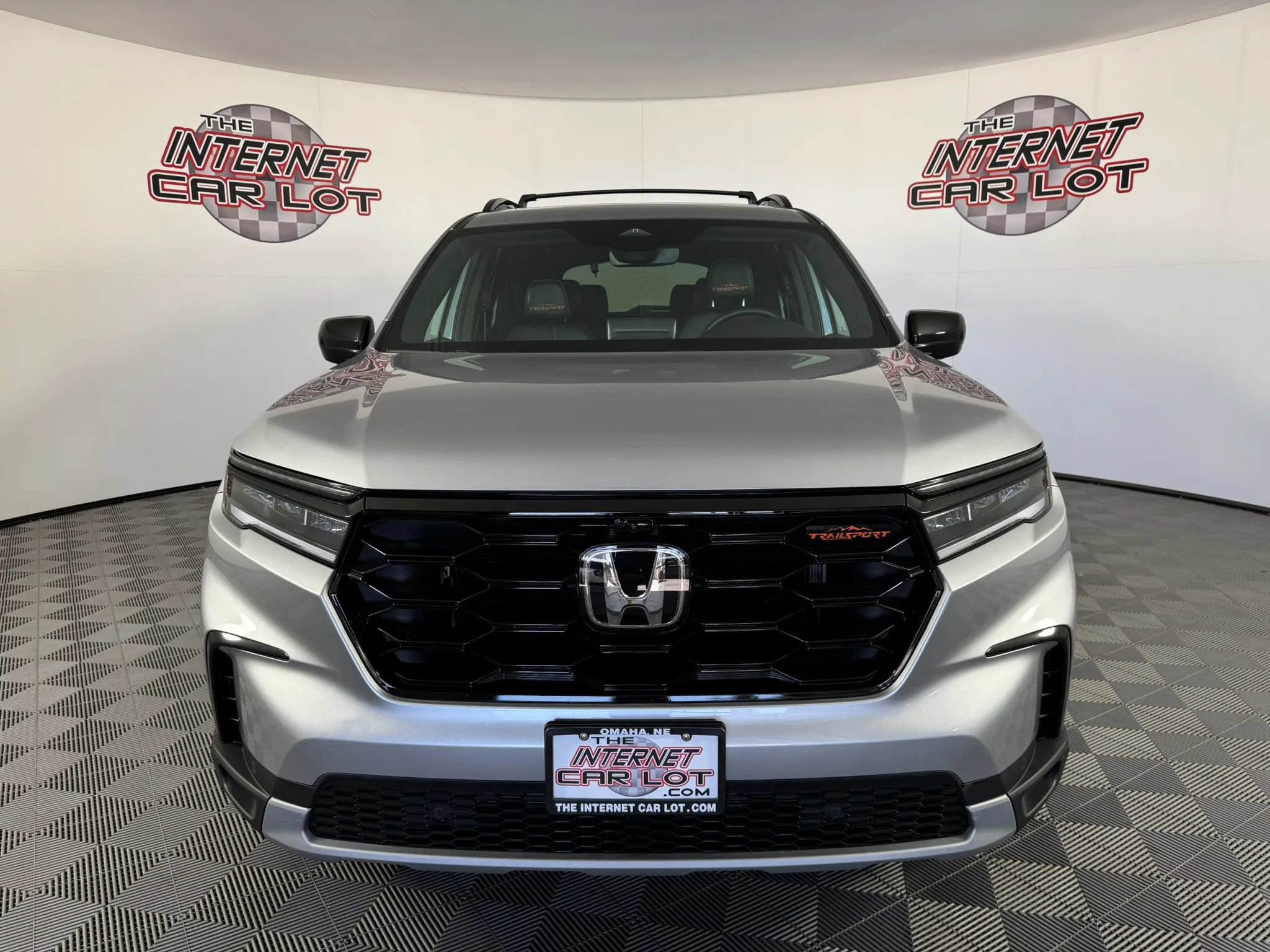 Used 2025 Honda Pilot TrailSport image 2