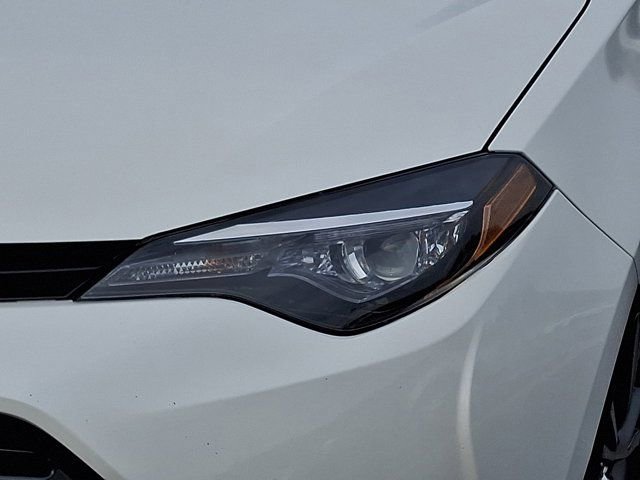 Used 2018 Toyota Corolla LE w/ LE Premium Package w/Moonroof image 12