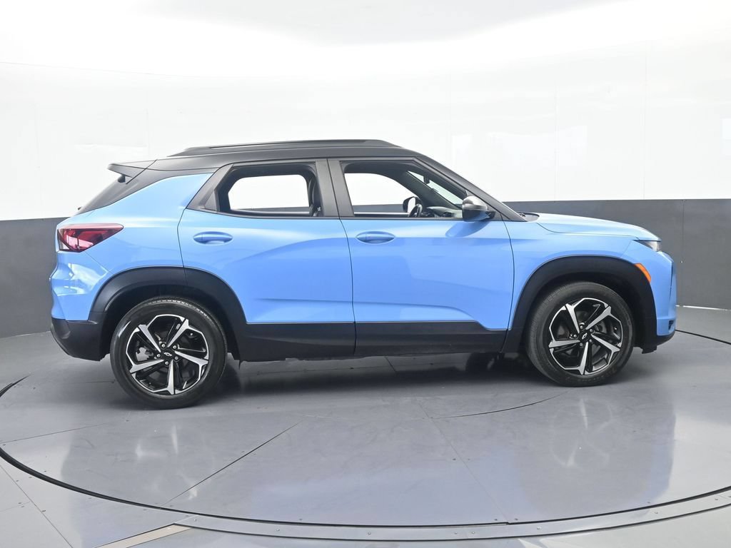 Used 2023 Chevrolet TrailBlazer RS w/ Sun and Liftgate Package FWD image 7