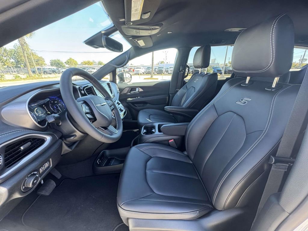 New 2026 Chrysler Pacifica Select w/ S Appearance Package FWD image 12