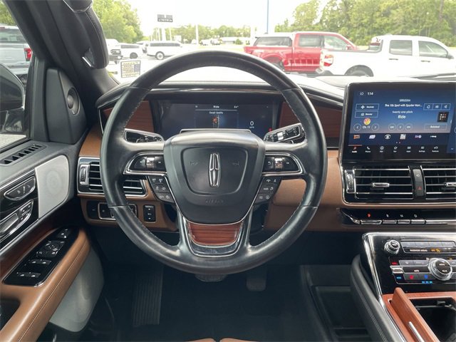 Used 2022 Lincoln Navigator Reserve image 13