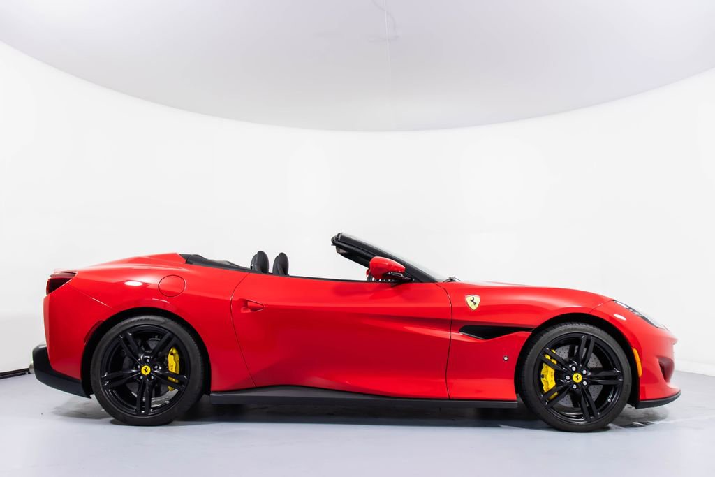 Used 2019 Ferrari Portofino RWD image 3