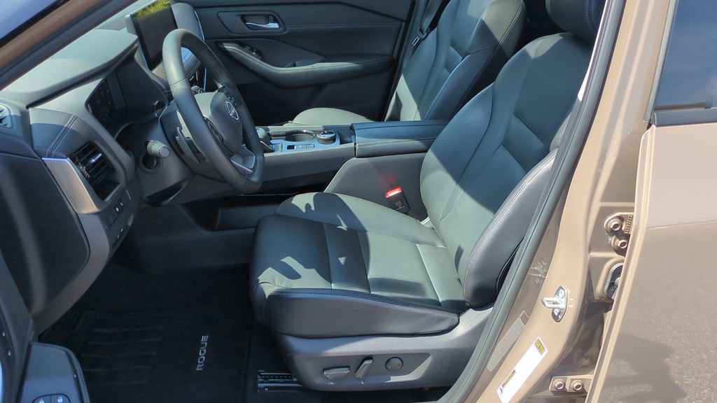 Used 2025 Nissan Rogue SL w/ Tech Package AWD/4WD image 11