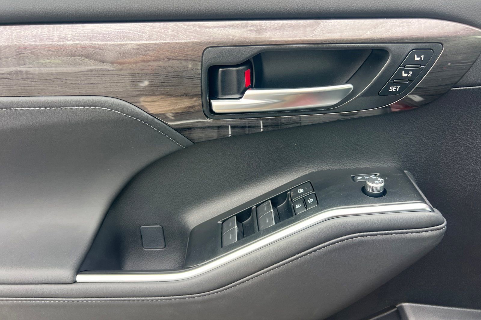 New 2026 Toyota Highlander Limited image 13