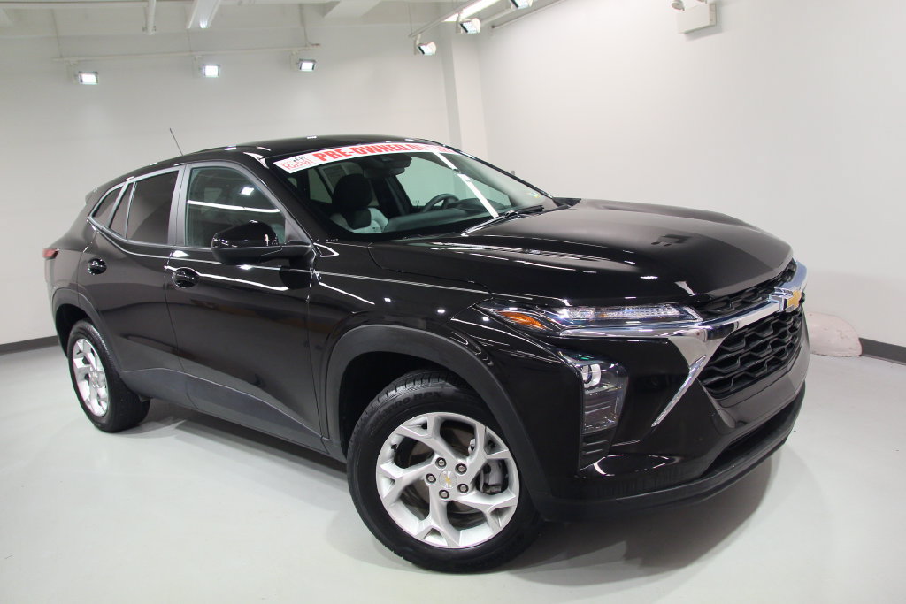 Used 2025 Chevrolet Trax LS w/ LS Convenience Package FWD image 10