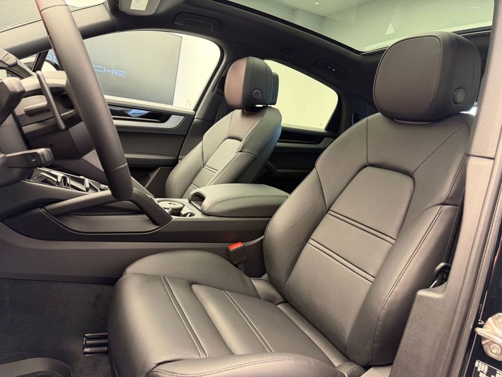 New 2026 Porsche Cayenne Coupe AWD/4WD image 5