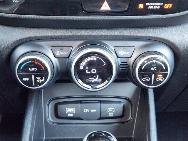 Used 2025 Hyundai Venue SEL image 17