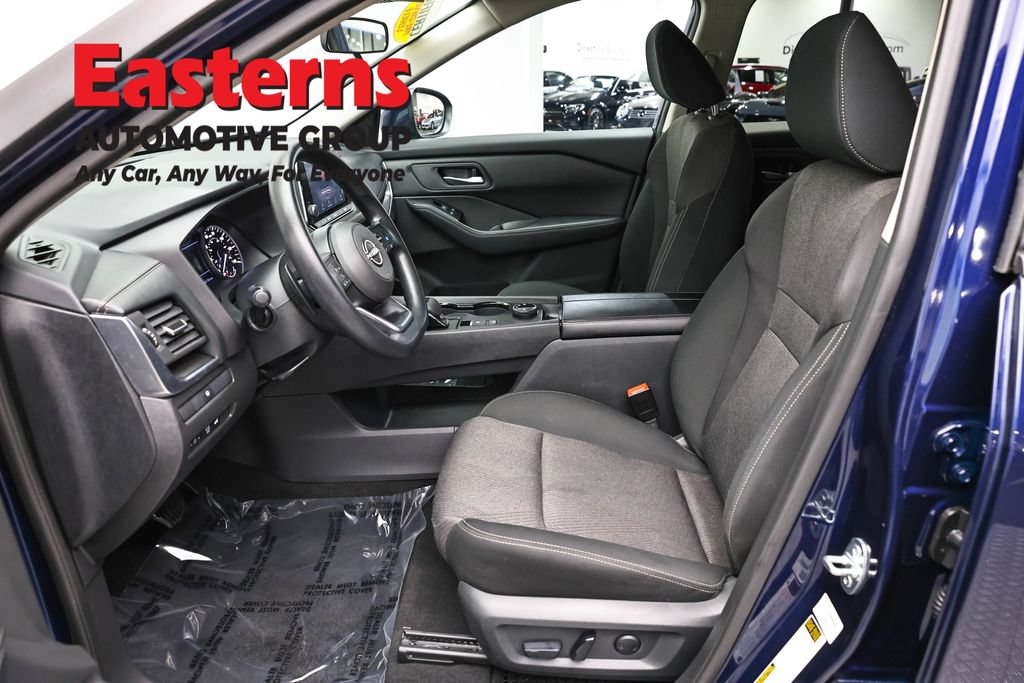 Used 2024 Nissan Rogue SV AWD/4WD image 13